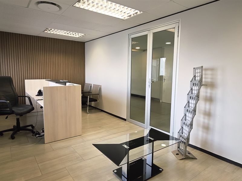 Office space to let in Bryanston Gate - Photo 3
