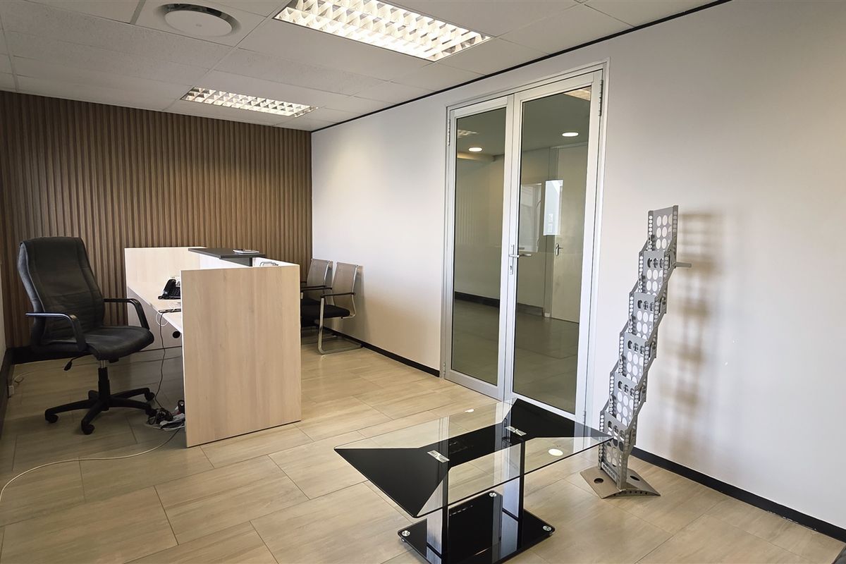 Office space to let in Bryanston Gate - Photo 3
