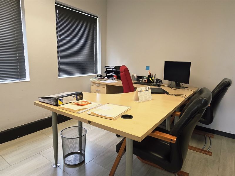 Office space to let in Bryanston Gate - Photo 9