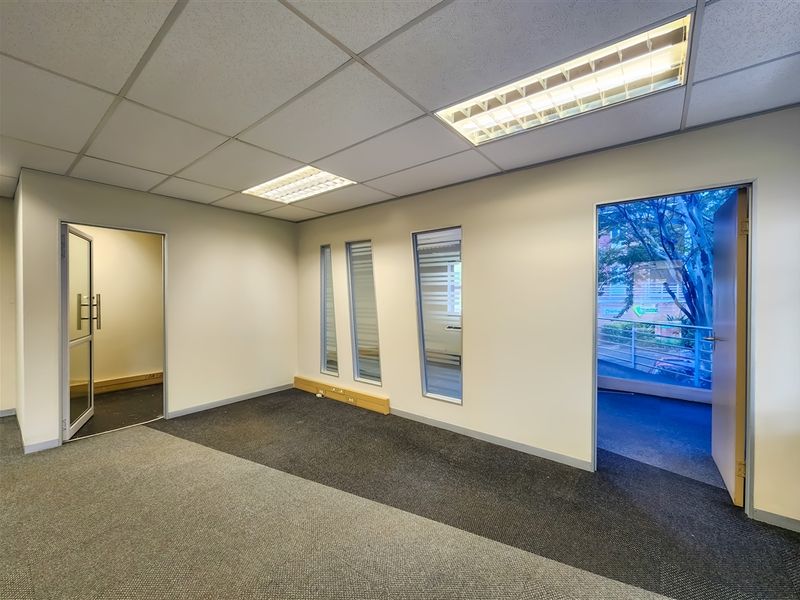 227m2 Ground Office to Let in Waterford Ofice Park - Photo 9