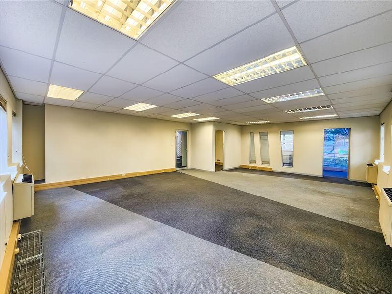 227m2 Ground Office to Let in Waterford Ofice Park - Photo 8