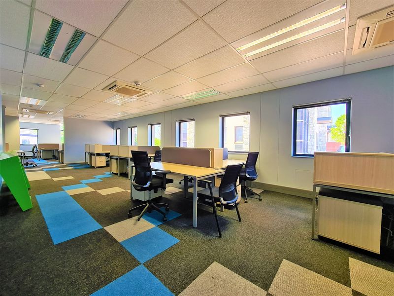 262m2 Modern Office to Let in Fourways - Photo 8