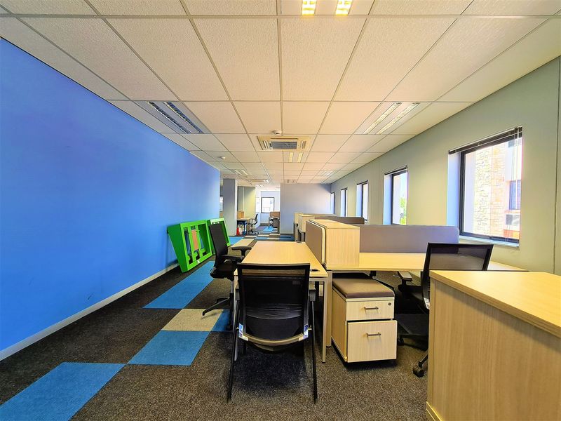262m2 Modern Office to Let in Fourways - Photo 9