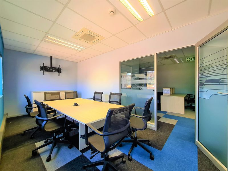 262m2 Modern Office to Let in Fourways - Photo 5
