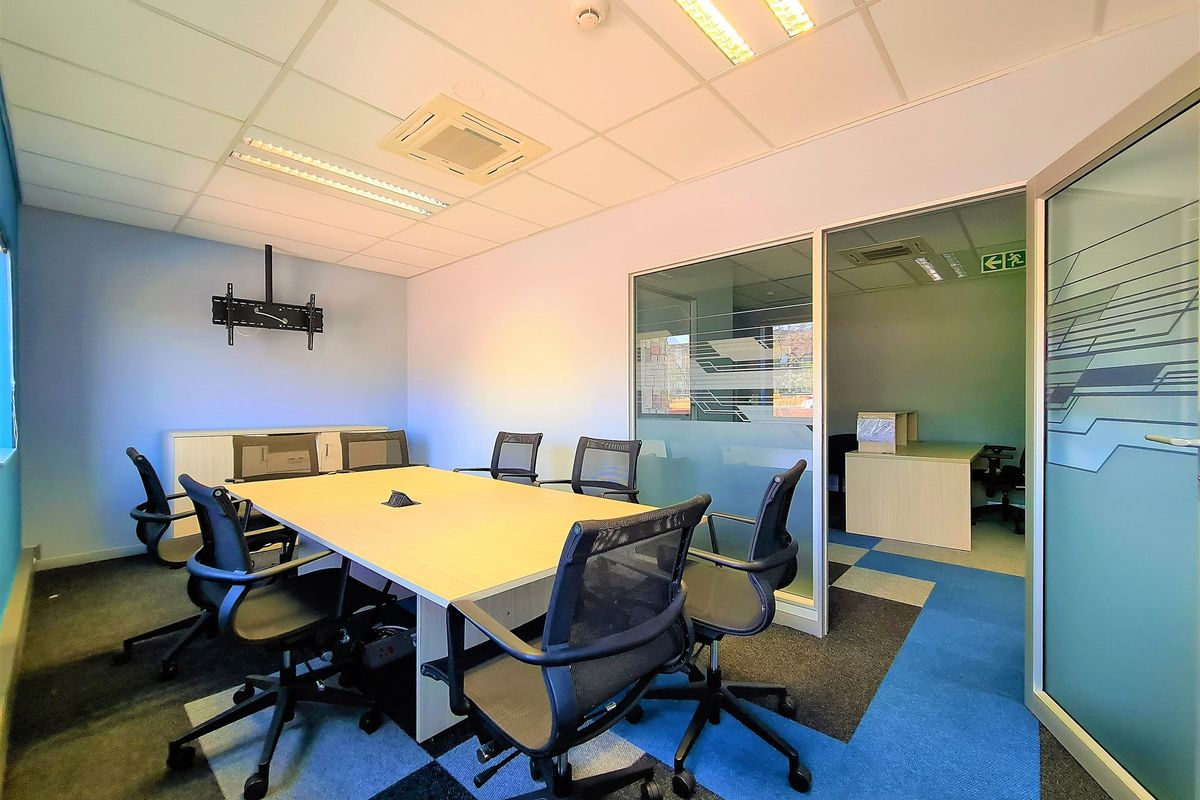 262m2 Modern Office to Let in Fourways - Photo 5