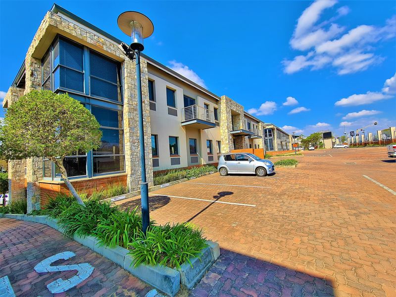 262m2 Modern Office to Let in Fourways - Photo 2
