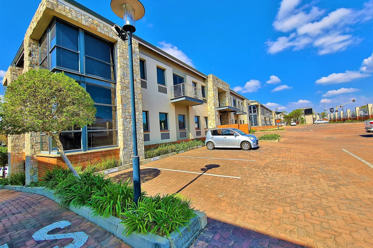 262m2 Modern Office to Let in Fourways - Photo 2