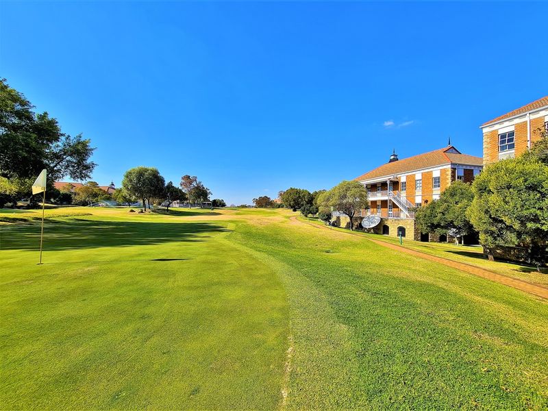125m2 Spacious Office to Let in Fourways Golf Park - Photo 3