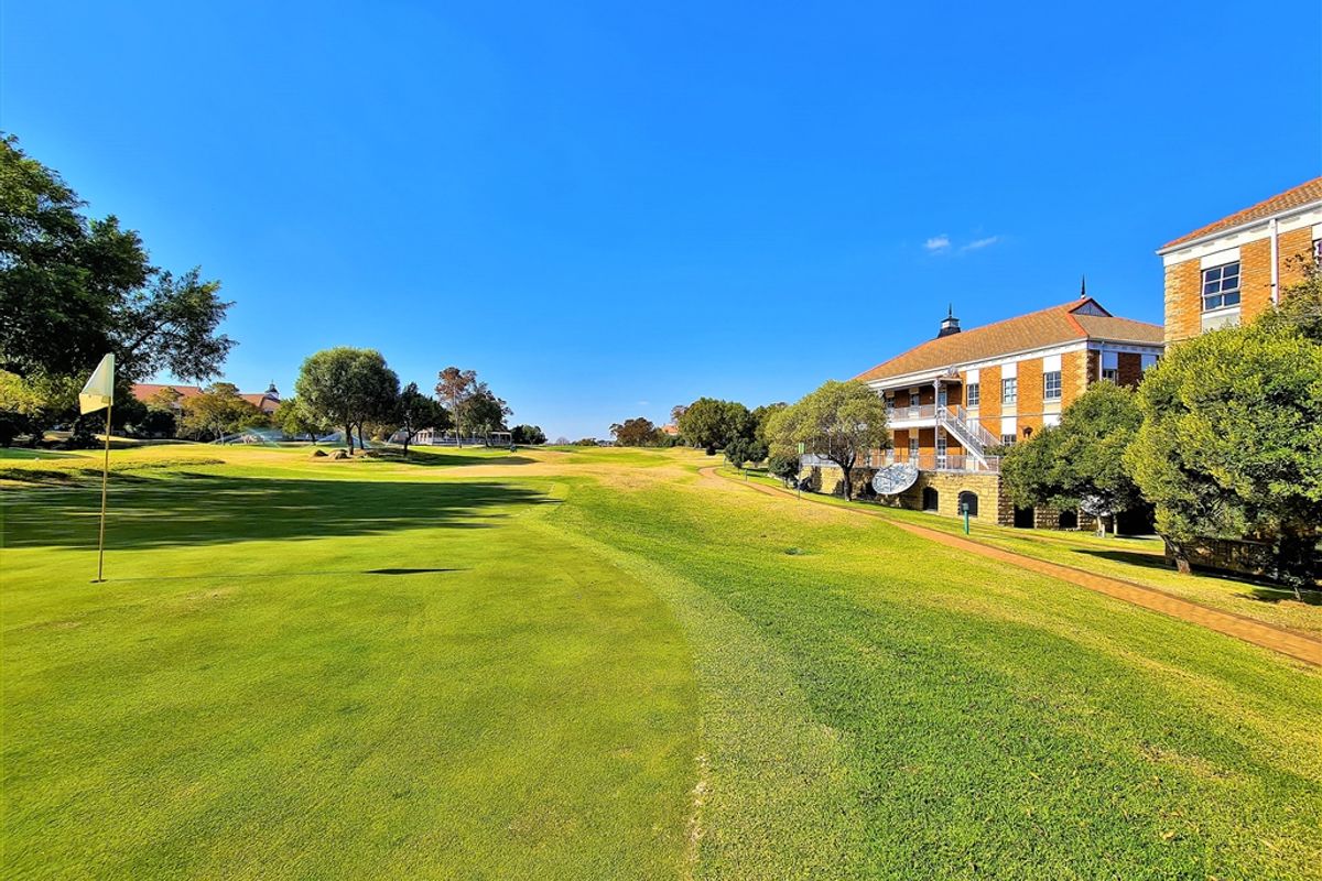 125m2 Spacious Office to Let in Fourways Golf Park - Photo 3