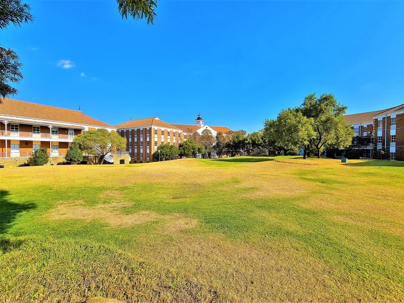 125m2 Spacious Office to Let in Fourways Golf Park - Photo 4