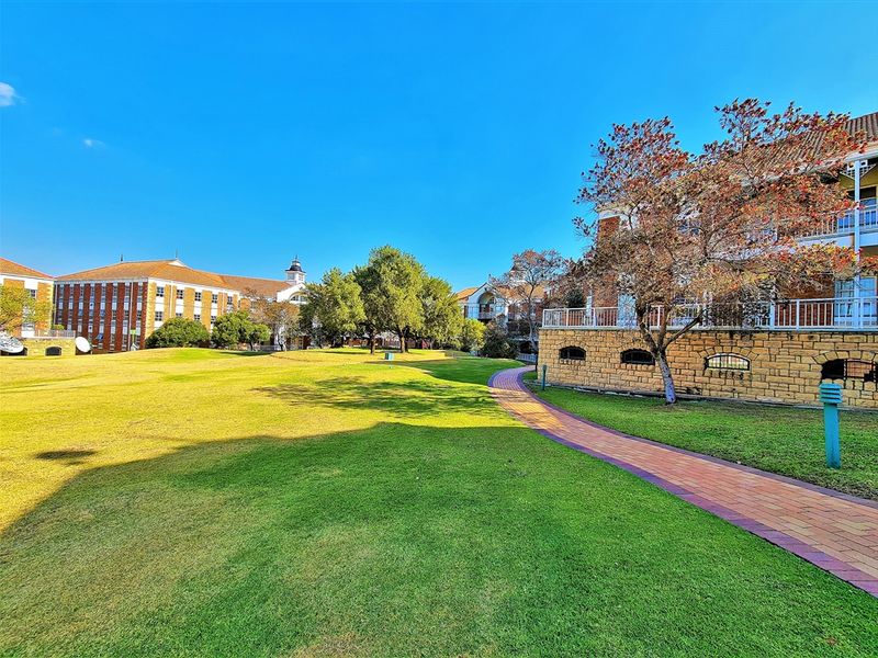 125m2 Spacious Office to Let in Fourways Golf Park - Photo 2