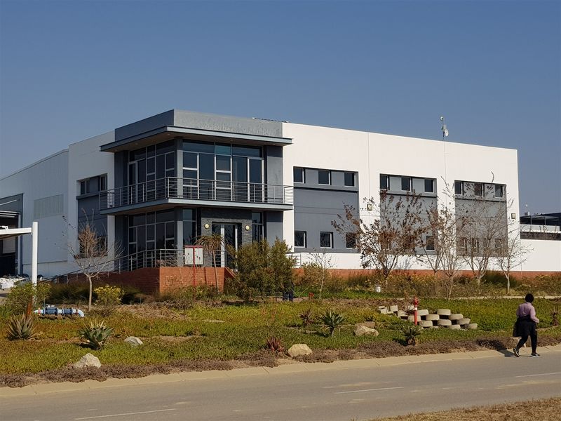 2,600m2 of A Grade Warehouse To Let in Lanseria Corporate Estate - Photo 1