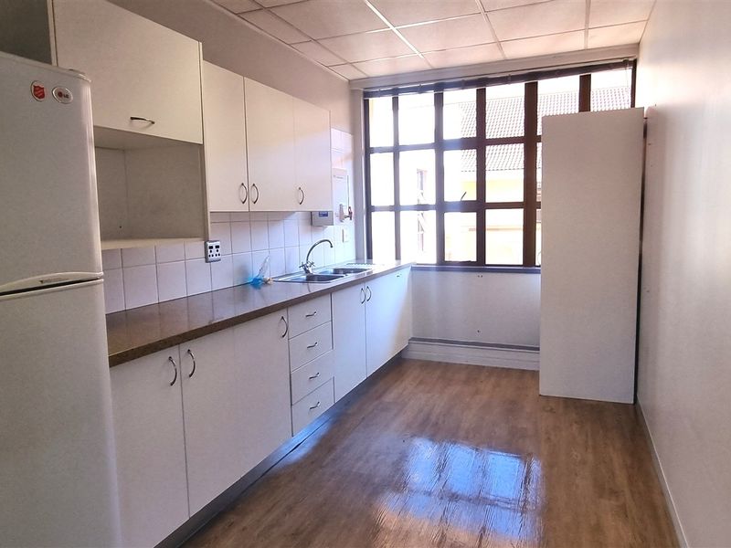 Office space to let in The Campus - Photo 10