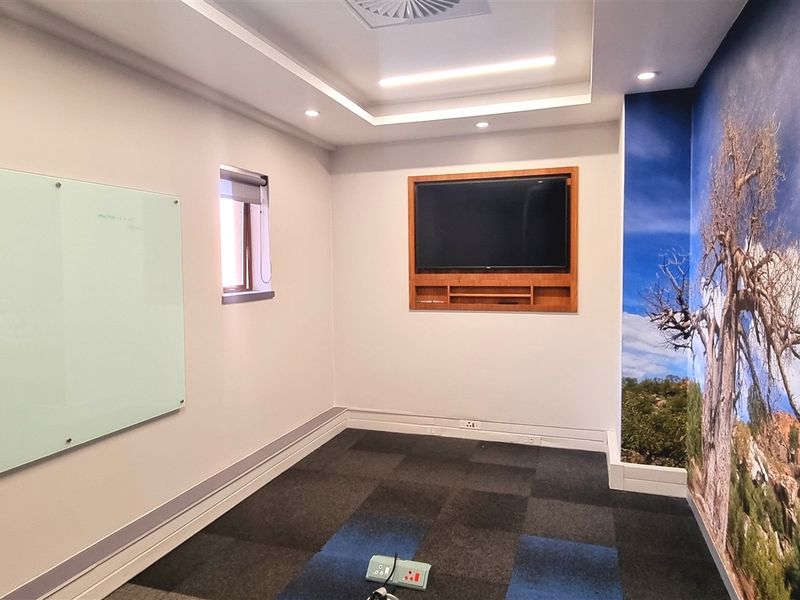 Office space to let in The Campus - Photo 5