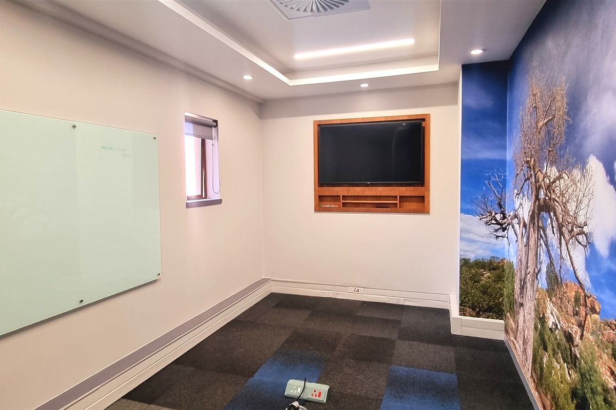 Office space to let in The Campus - Photo 5
