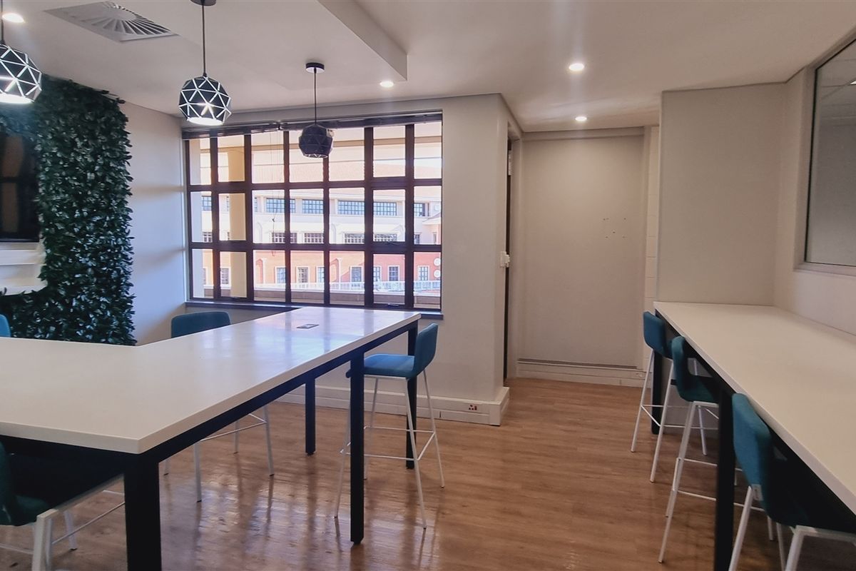 Office space to let in The Campus - Photo 4