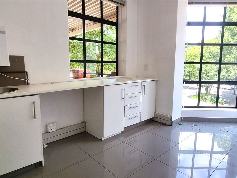 Office space to let in Peter Place Office Park - Photo 8