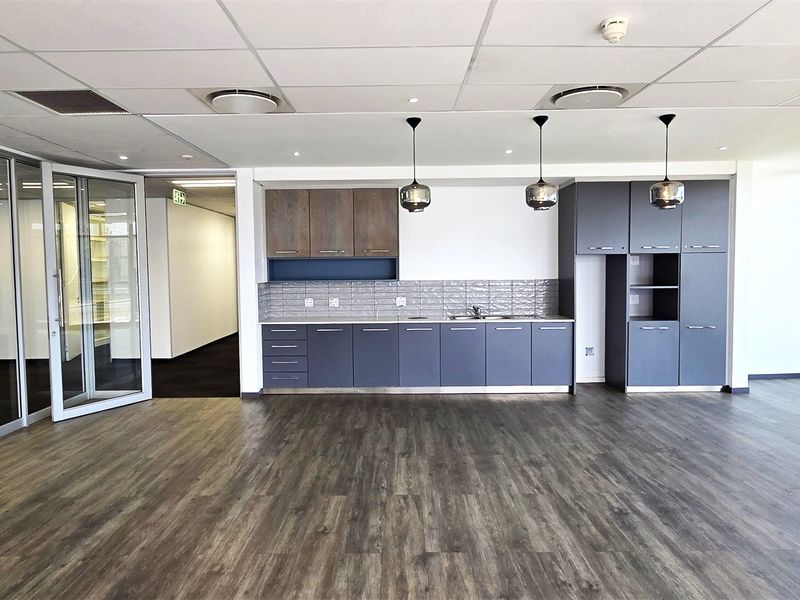 Office space to let in Bryanston - Photo 9