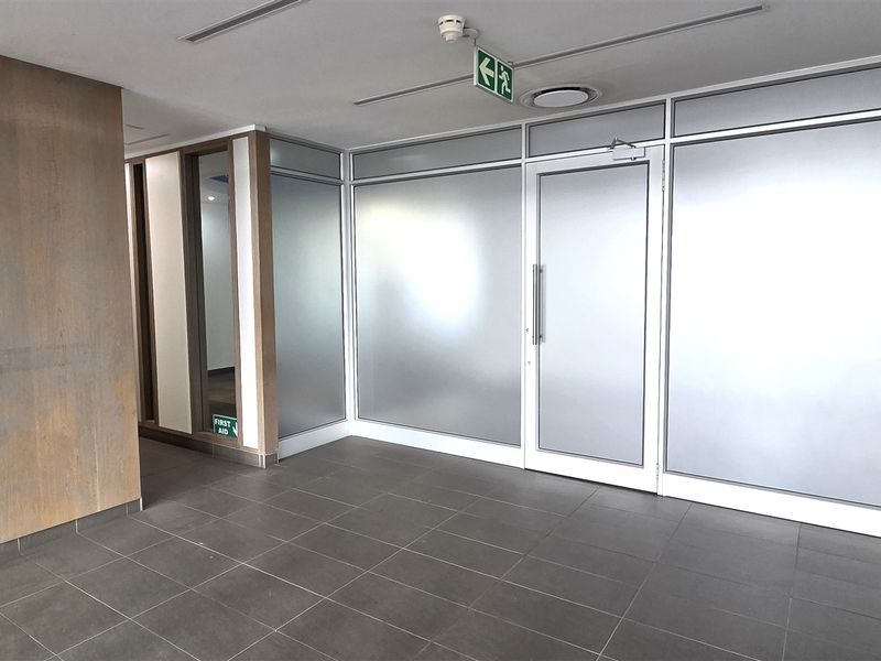 Office space to let in Bryanston - Photo 2