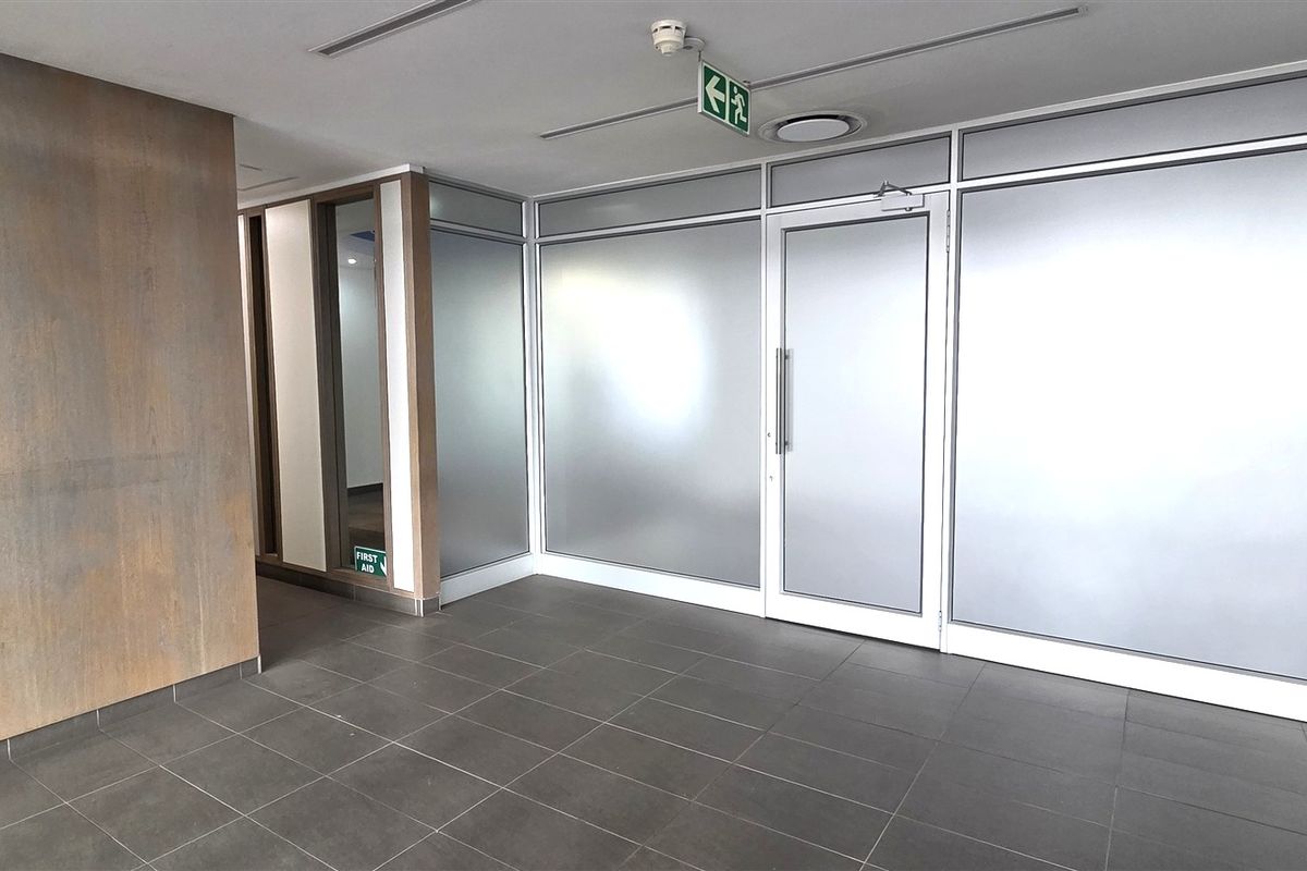 Office space to let in Bryanston - Photo 2