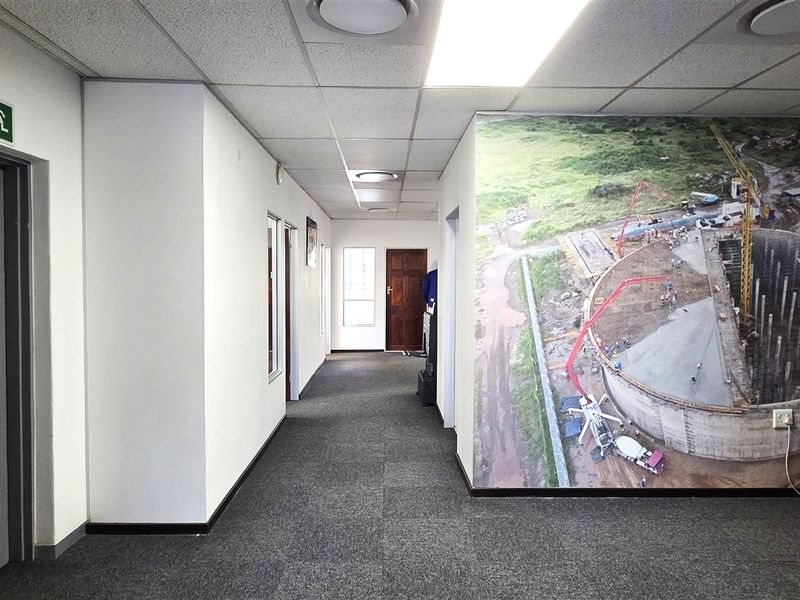 Office to let in Hampton Office Park - Photo 6
