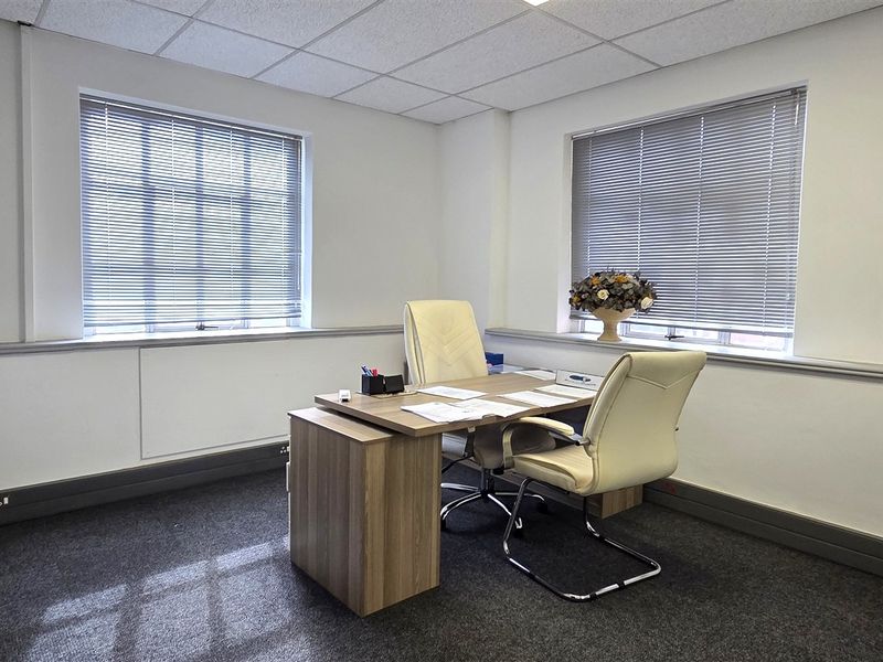 Office to let in Hampton Office Park - Photo 7