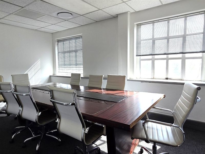 Office to let in Hampton Office Park - Photo 5