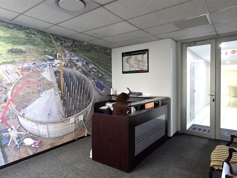 Office to let in Hampton Office Park - Photo 4