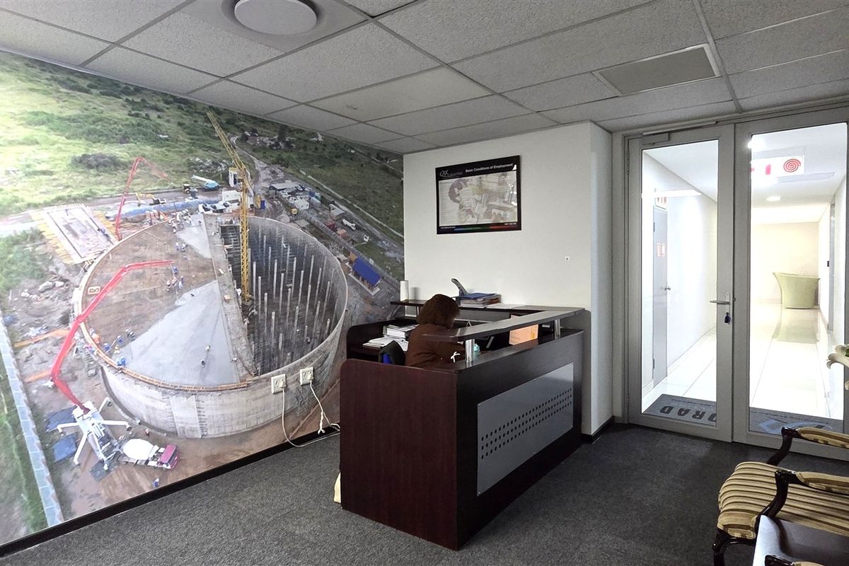 Office to let in Hampton Office Park - Photo 4