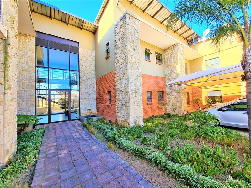168m2 Modern Office to Let in Ruimsig - Photo 1
