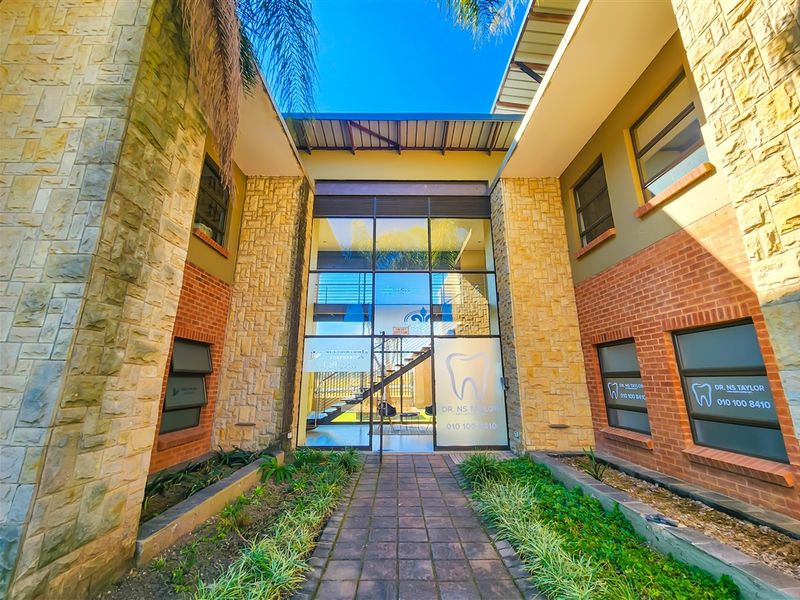 168m2 Modern Office to Let in Ruimsig - Photo 2