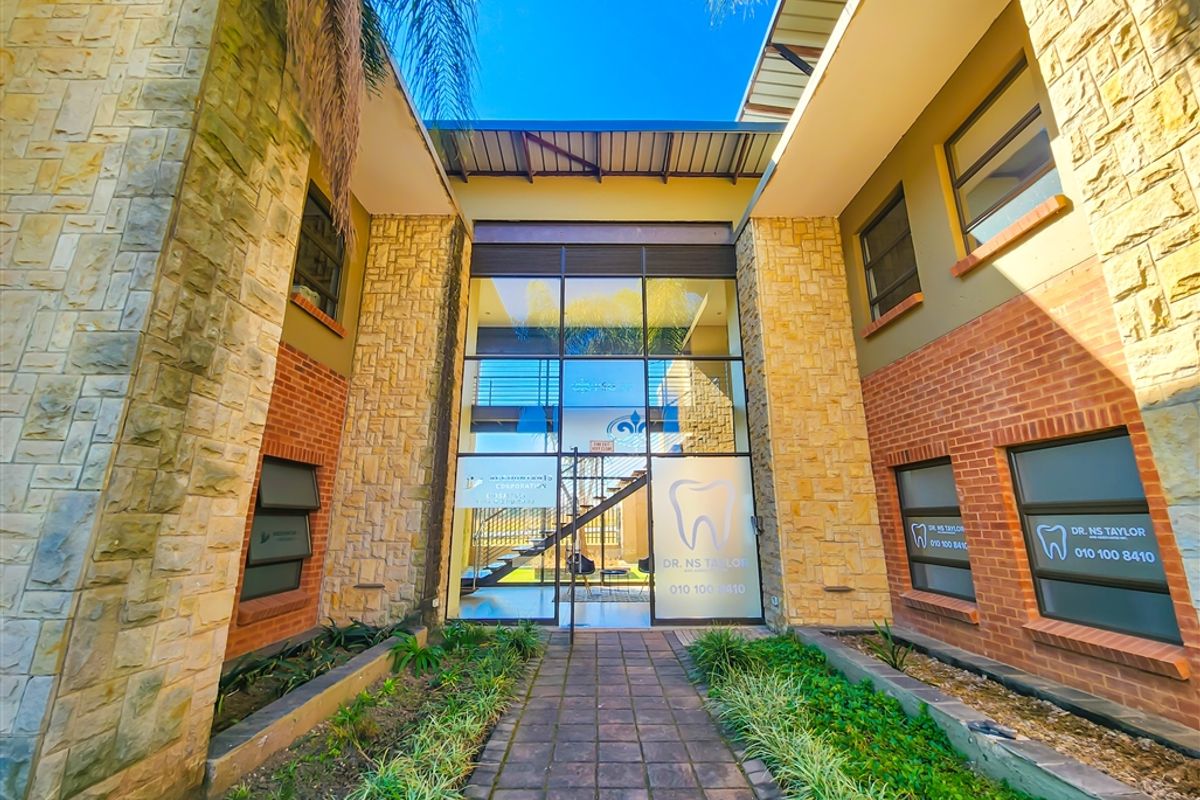 168m2 Modern Office to Let in Ruimsig - Photo 2