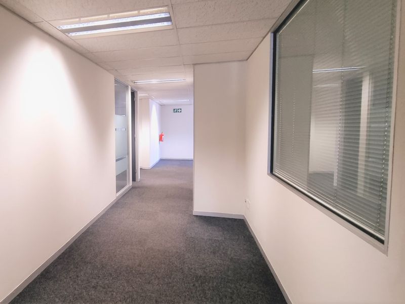 Ground floor space to let in Eton Office Park - Photo 8