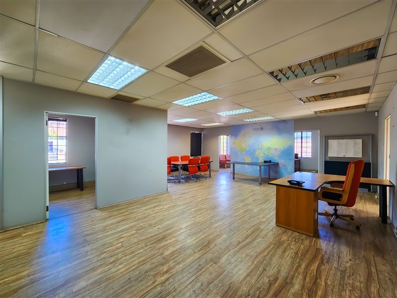 160m2 Modern Office to Let in Ruimsig - Photo 10