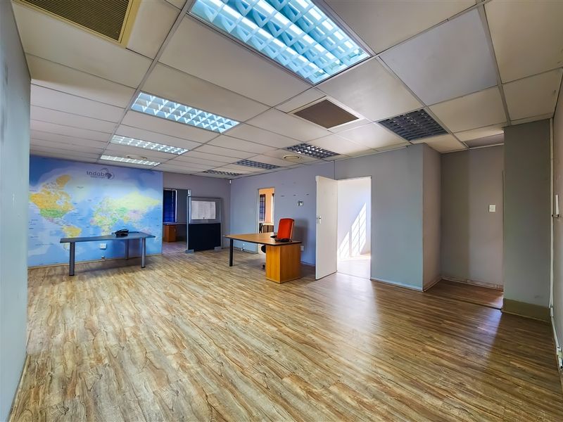 160m2 Modern Office to Let in Ruimsig - Photo 8