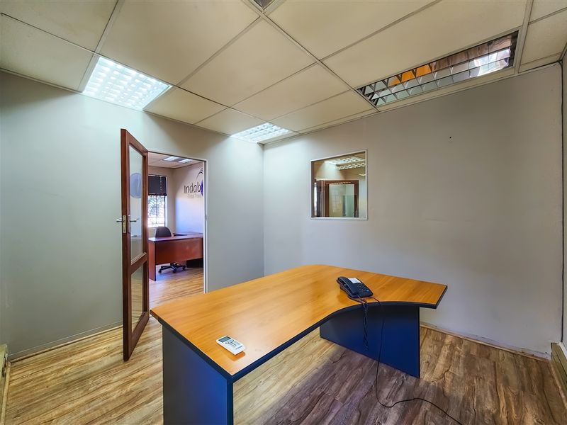 160m2 Modern Office to Let in Ruimsig - Photo 7