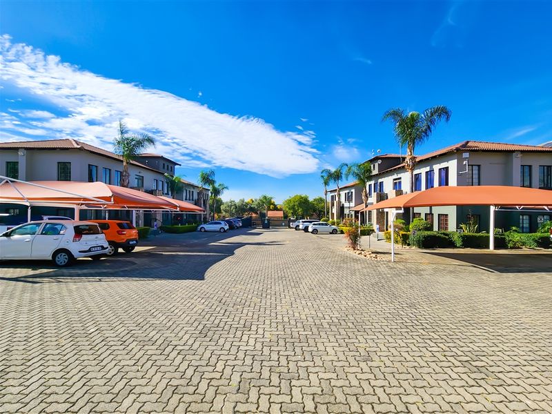 160m2 Modern Office to Let in Ruimsig - Photo 3