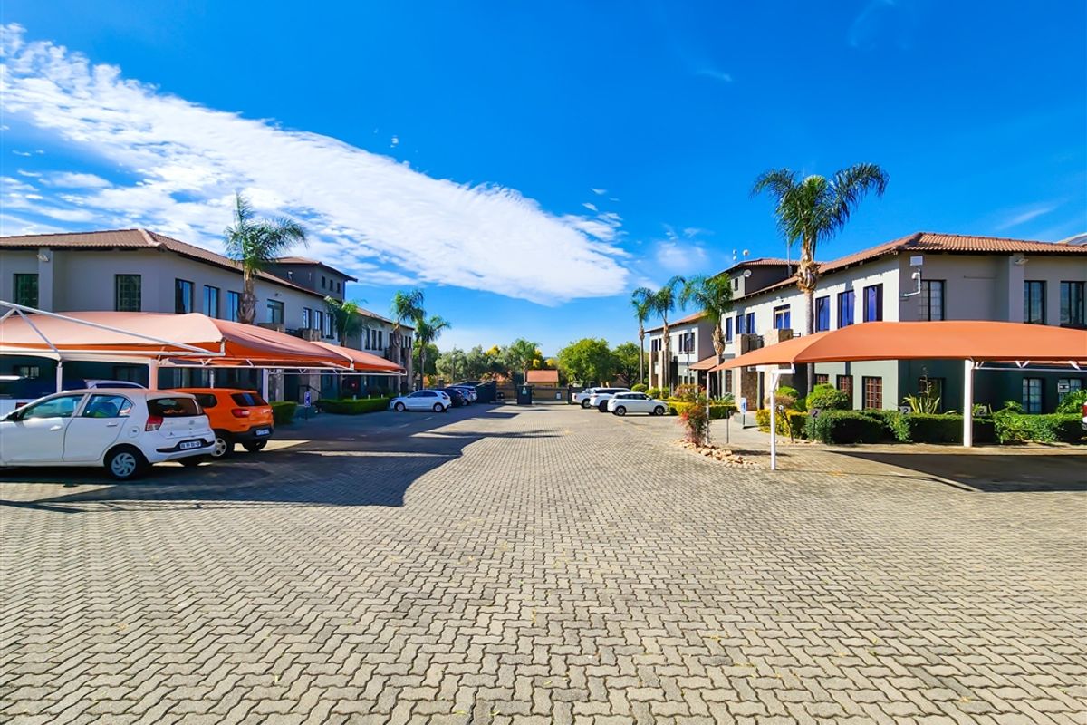 160m2 Modern Office to Let in Ruimsig - Photo 3