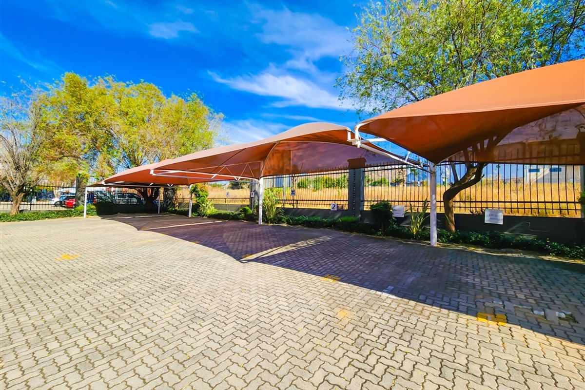 160m2 Modern Office to Let in Ruimsig - Photo 5