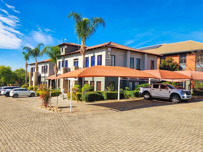 160m2 Modern Office to Let in Ruimsig - Photo 4