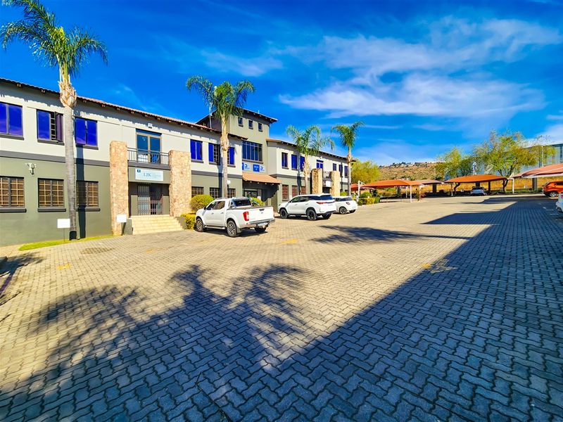 160m2 Modern Office to Let in Ruimsig - Photo 2