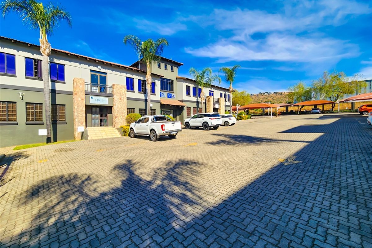160m2 Modern Office to Let in Ruimsig - Photo 2