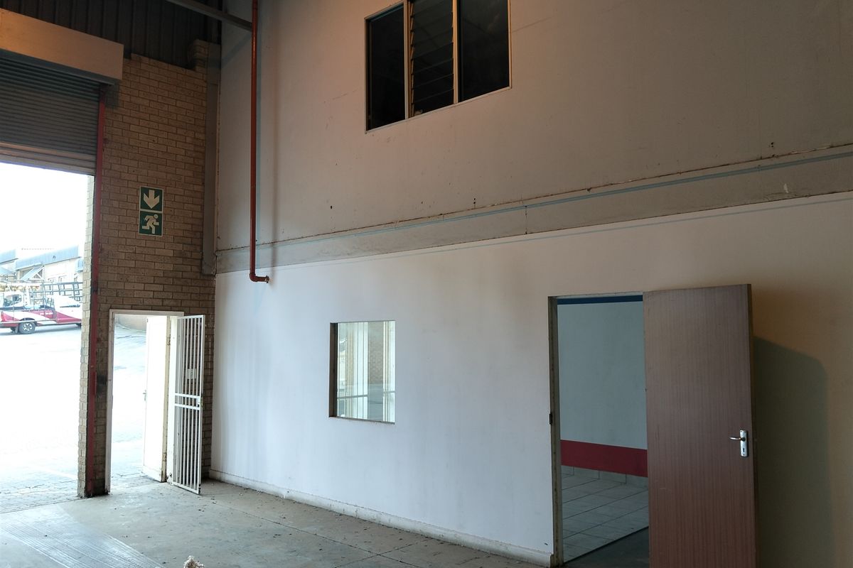 425m2  Warehouse  - TO LEASE in KYA SAND - Photo 3