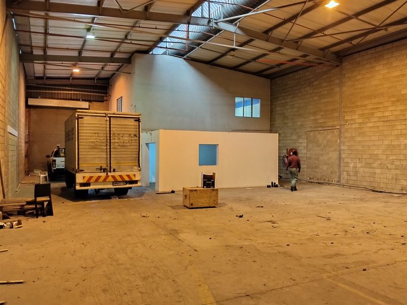 425m2  Warehouse  - TO LEASE in KYA SAND - Photo 7