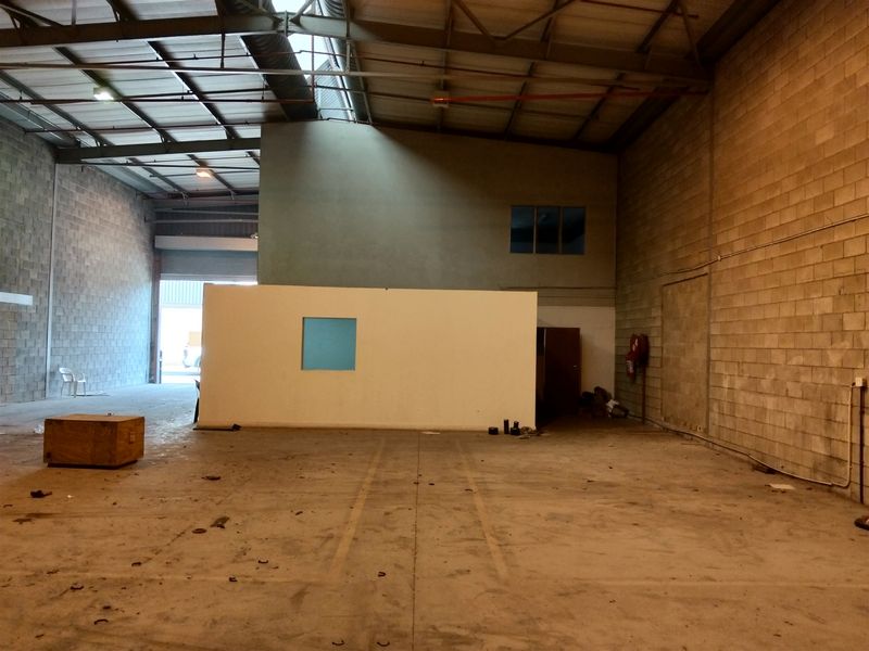 425m2  Warehouse  - TO LEASE in KYA SAND - Photo 6
