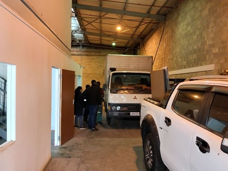 425m2  Warehouse  - TO LEASE in KYA SAND - Photo 4