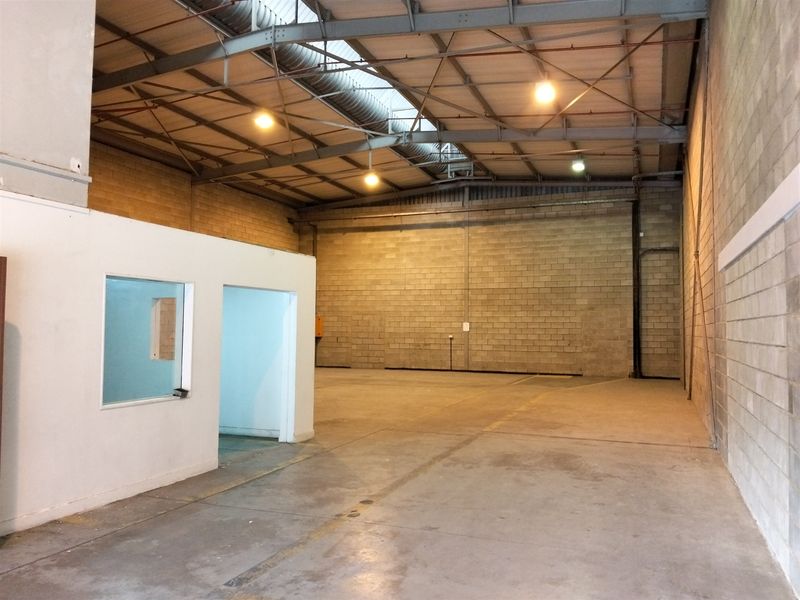 425m2  Warehouse  - TO LEASE in KYA SAND - Photo 8