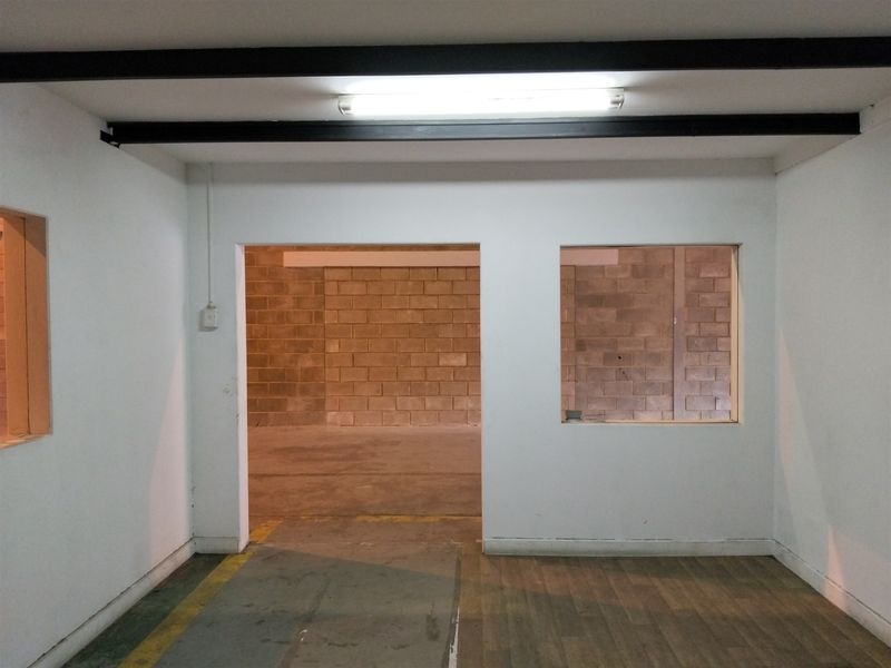 425m2  Warehouse  - TO LEASE in KYA SAND - Photo 10