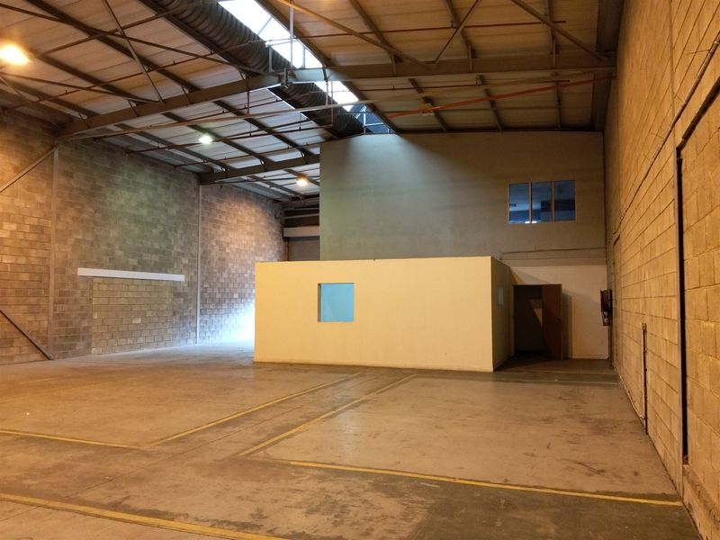 425m2  Warehouse  - TO LEASE in KYA SAND - Photo 7