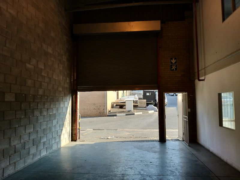 425m2  Warehouse  - TO LEASE in KYA SAND - Photo 3